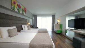 How big is a double bed in a hotel