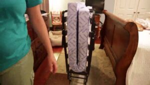 What is a rollaway bed in hotel